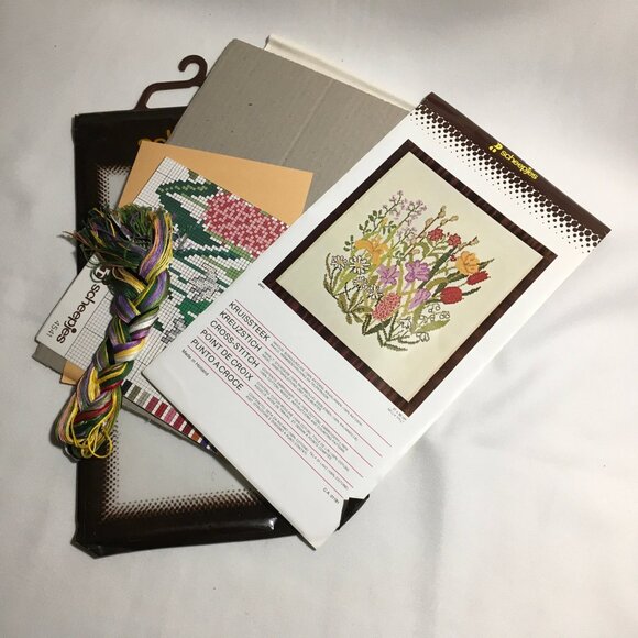 Scheepjeswol Cross Stitch Kit 4541 Wild Flowers Floral Picture Wallhanging - Picture 3 of 3